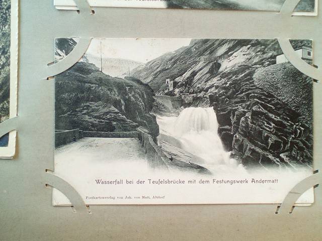 /Switzerland/CH_Place_1900-1949_Wasserfall bei der Teufelsbrucke mit dem Festungswerk Andermatt.jpg